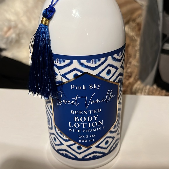 Pink Sky Sweet Vanilla scented Body Lotion with vitamin E light smooth scent - Picture 3 of 5